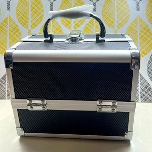 NWOT Makeup Aluminum Train Case w/key